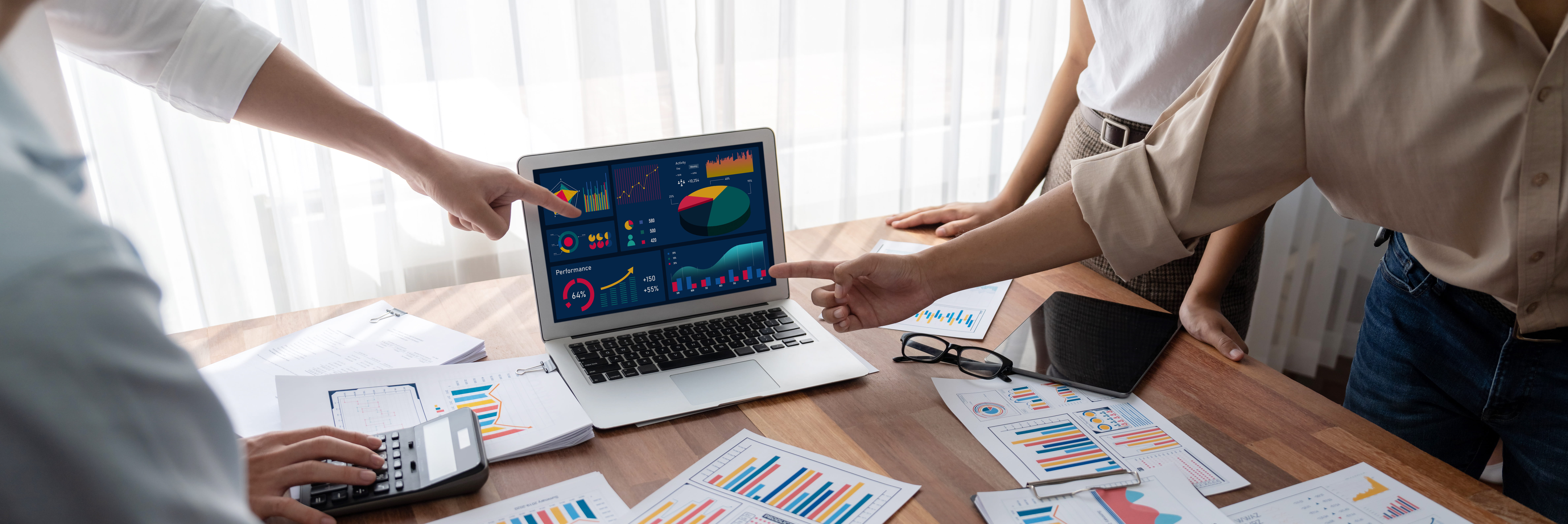 株式会社エクスクリエ